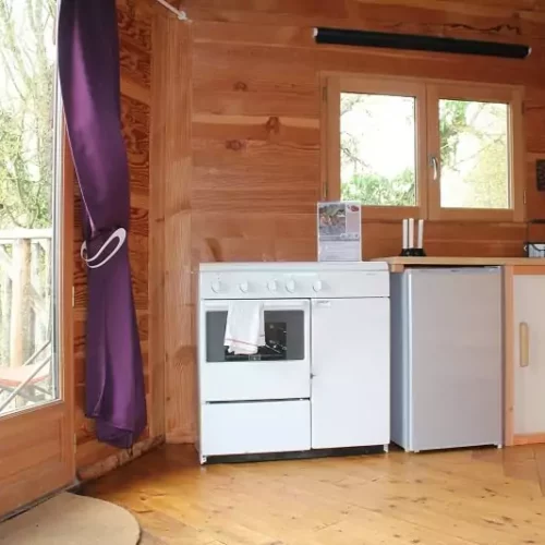 Cabane perchée dans les arbres les 3 Chouettes
