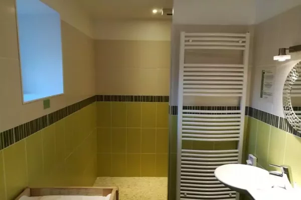 Sanitaires de la cabane perchée les 3 chouettes