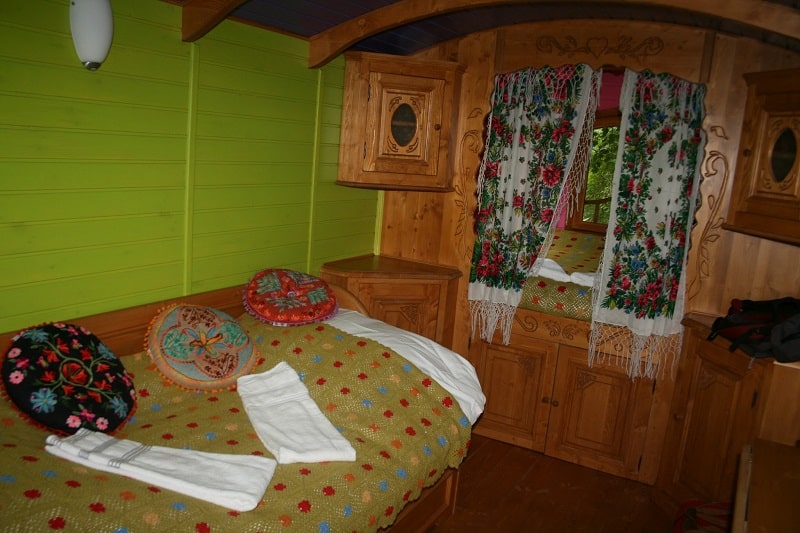 Dormir dans une roulotte tsigane, location de roulottes