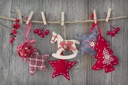 un WE pour fêter Noël en famille : décorer le gite et le sapin