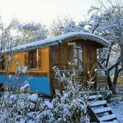 roulotte sous la neige, un week-end pour fêter Noël en famille sous la neige