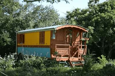 La roulotte, un hébergement insolite de Family Ecolodge