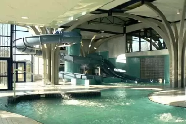 Piscine aqualudique, centre aquatique