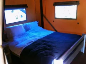 une des 2 chambres parents du safari-lodge