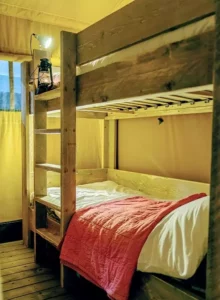 lits superposés de la tente safari