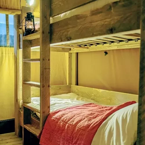 lits superposés de la tente safari