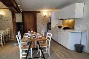 cuisine communautaire de l'écodomaine Family Ecolodge Puisaye