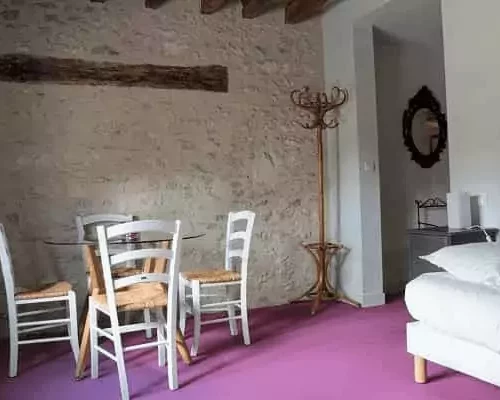 Salon de la Suite Familiale lumineux et confortable