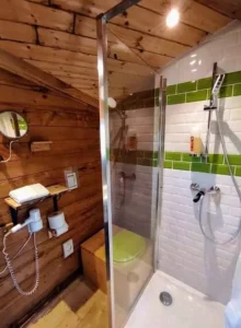 cabane avec salle de bains pour maman solo sans voiture