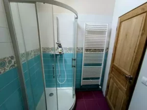 salle de bains du gite de Family Ecolodge Puisaye, entre Loire, Berry et Sologne