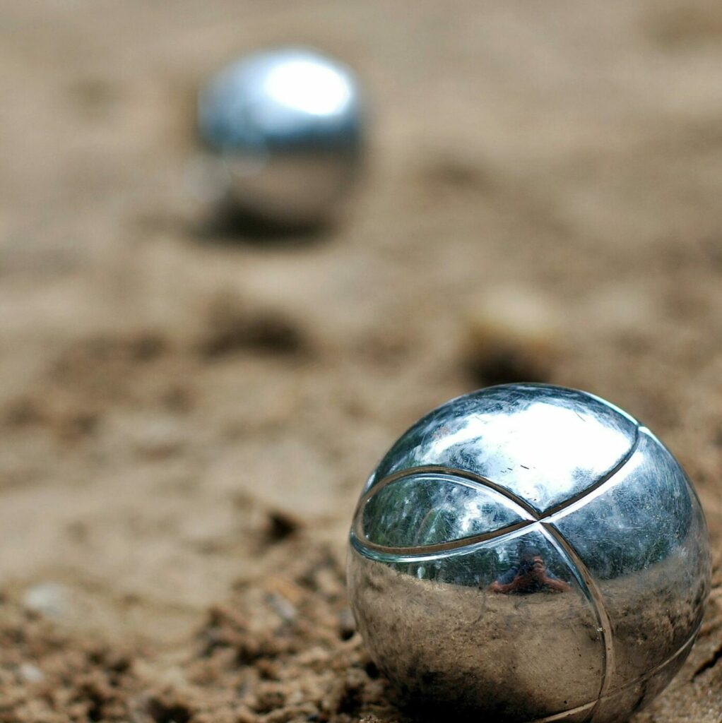 boules de pétanque sur une piste