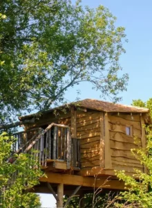 la cabane dans les arbres écureuil, une invitation au farniente et au slow tourisme