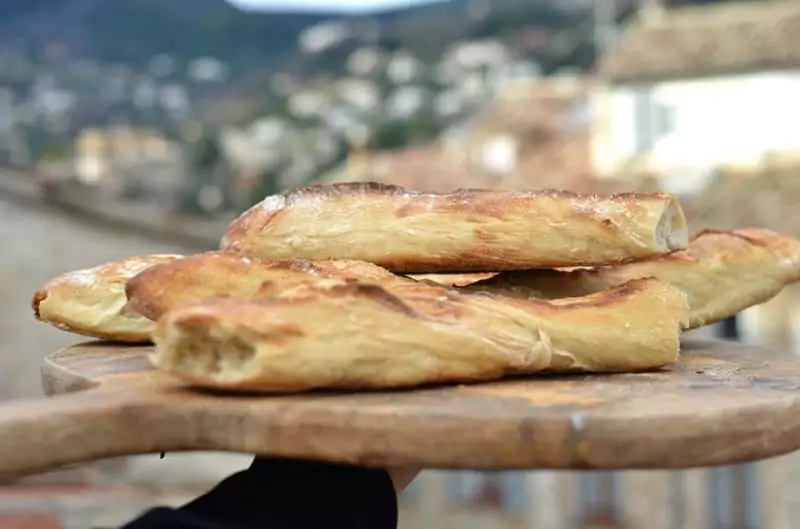 des baguettes fraîches pour le petit-déjeuner de Family Ecolodge Puisaye