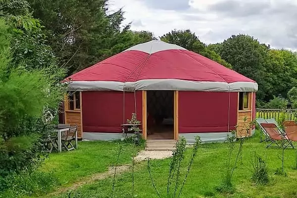 une yourte à Family Ecolodge Puisaye, un lieu insolite où fêter son anniversaire de façon originale, en automne