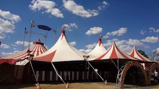 tente de spectacle du cirque