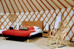 intérieur de la yourte à la mongole de Family Ecolodge