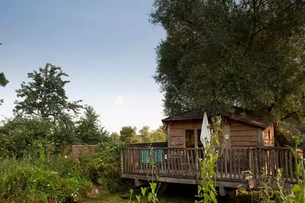 la cabane romantique sur l'eau à Family Ecolodge, idéale pour un week-end digital detox en amoureux