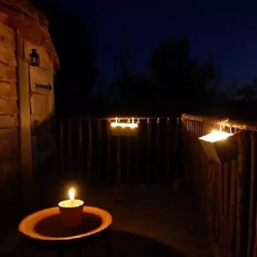 terrasse de la cabane perchée les 3 chouettes, location de vacances d'été en famille