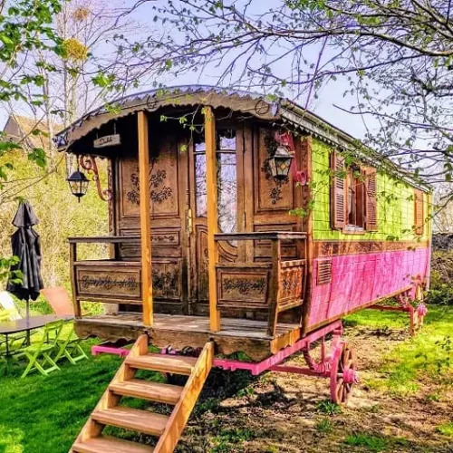 la roulotte diabolo de Family ecolodge, idéale pour des vacances maman ou papa solo en famille, en été