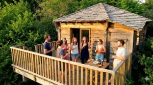 une cabane, idée d'un lieu où organiser un Week-end de Groupe Insolite | Family Ecolodge Puisaye