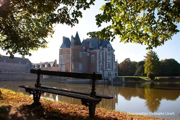 le chateau de La Bussière au printemps