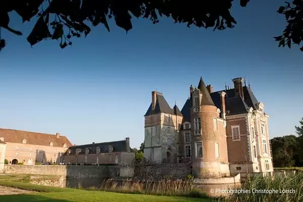 La Bussière, un châtrau à 10 minutes de Family Ecolodge qui accueille les chiens.