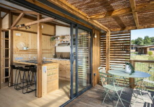 Chalet 3 chambres Centre-Val de Loire en bois avec terrasse couverte et pergola