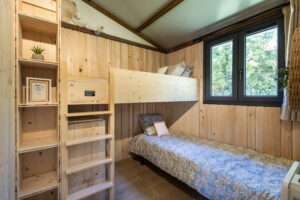 Ambiance cocooning dans un lodge du Family Ecolodge.