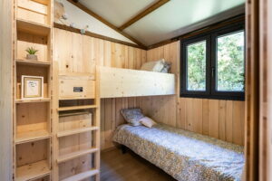 hebergement-insolite-3-chambres-adapte-handicap